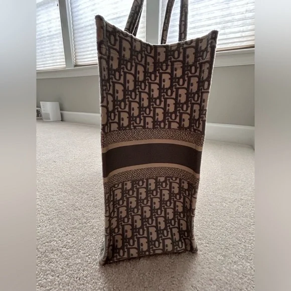 Authentic EUC Dior Ecru and Gray Oblique Book Tote Large. RT $3,750 - Picture 3 of 10